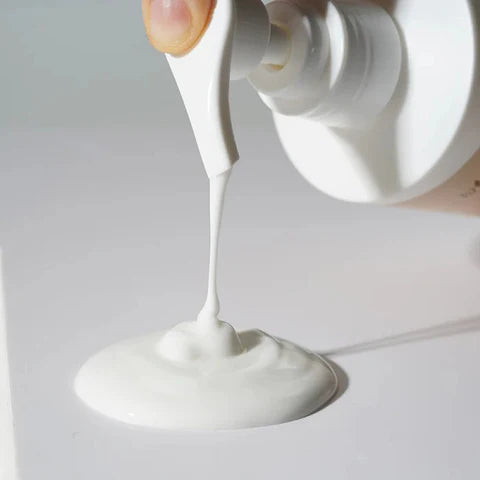 Isntree Yam Root Vegan Milk Cleanser – 220 ml